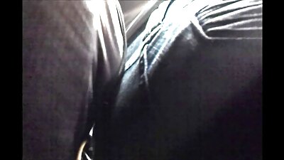 Seorang pelacur pirang dengan sepasang payudara seksi sedang mendongkrak di kursi bokep full tanpa sensor